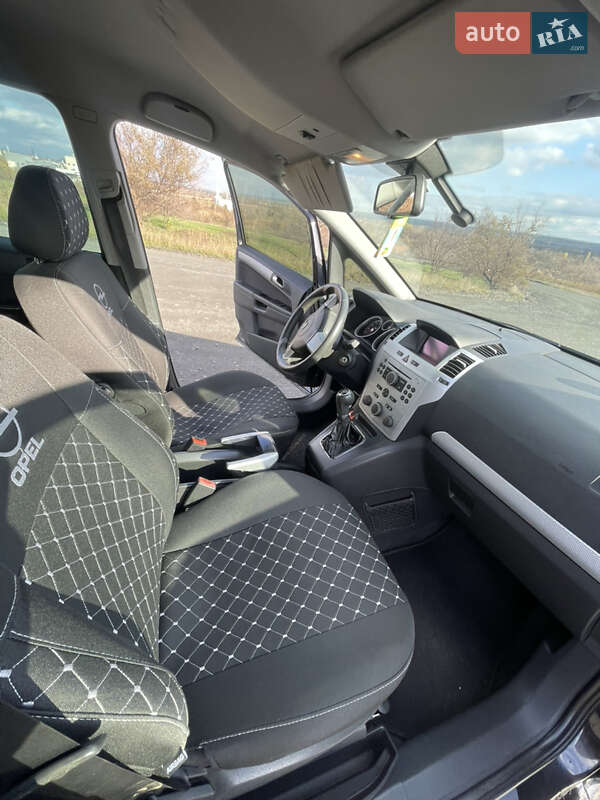 Минивэн Opel Zafira 2005 в Кривом Роге
