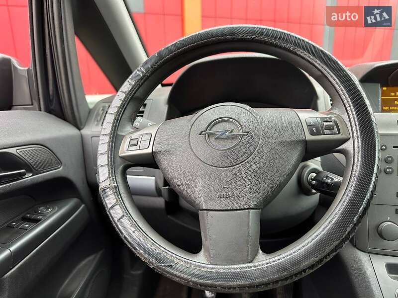 Минивэн Opel Zafira 2006 в Киеве