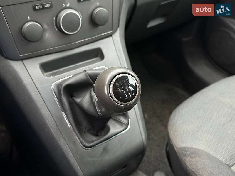 Минивэн Opel Zafira 2006 в Киеве