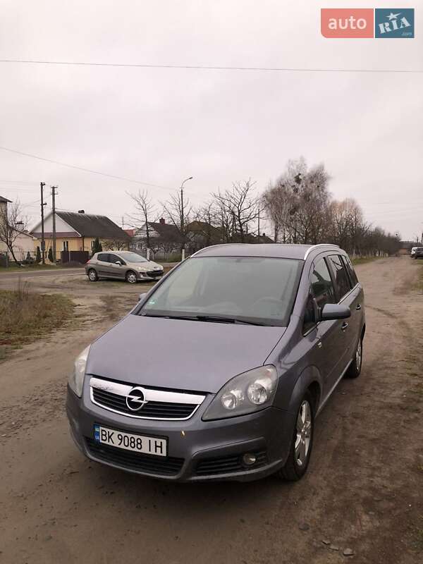 Минивэн Opel Zafira 2007 в Березному