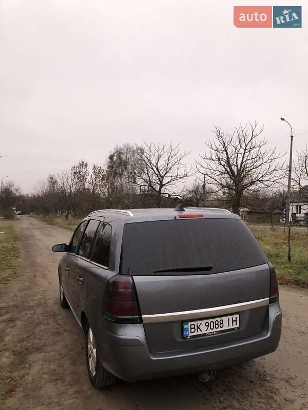 Минивэн Opel Zafira 2007 в Березному