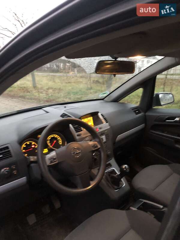 Минивэн Opel Zafira 2007 в Березному