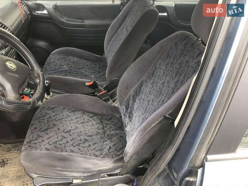Минивэн Opel Zafira 2000 в Городке