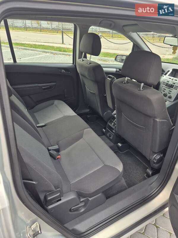 Минивэн Opel Zafira 2009 в Луцке