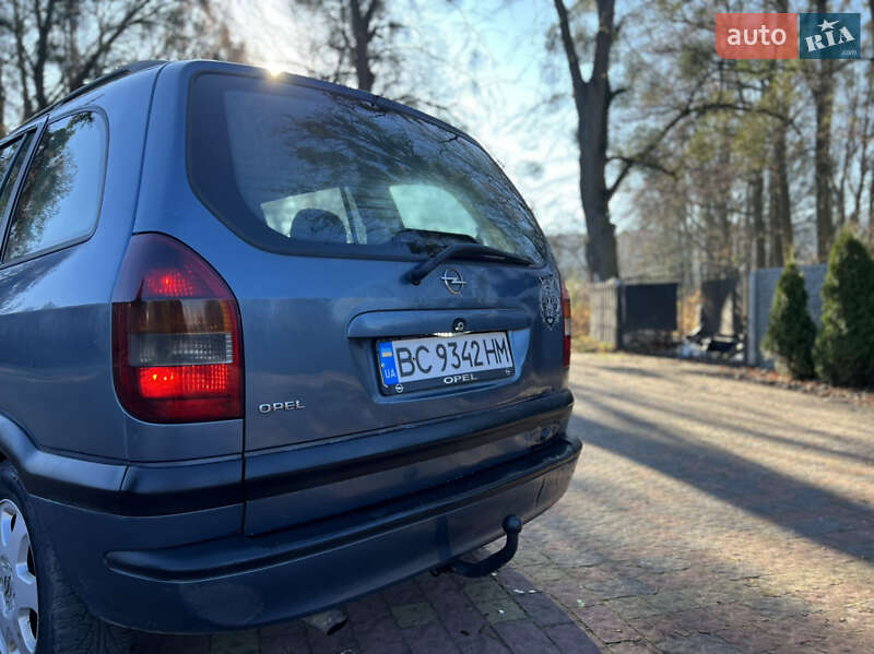 Минивэн Opel Zafira 2000 в Жовкве
