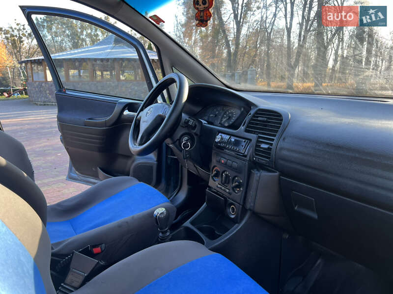 Минивэн Opel Zafira 2000 в Жовкве