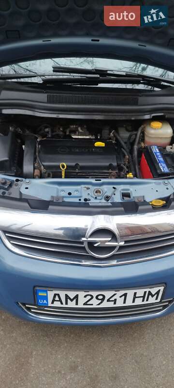 Мінівен Opel Zafira 2008 в Києві