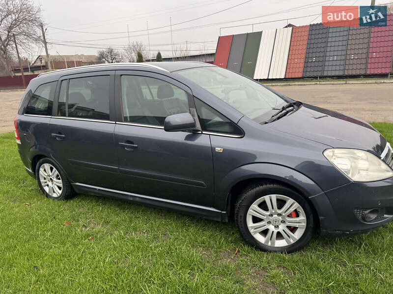 Минивэн Opel Zafira 2009 в Корсуне-Шевченковском