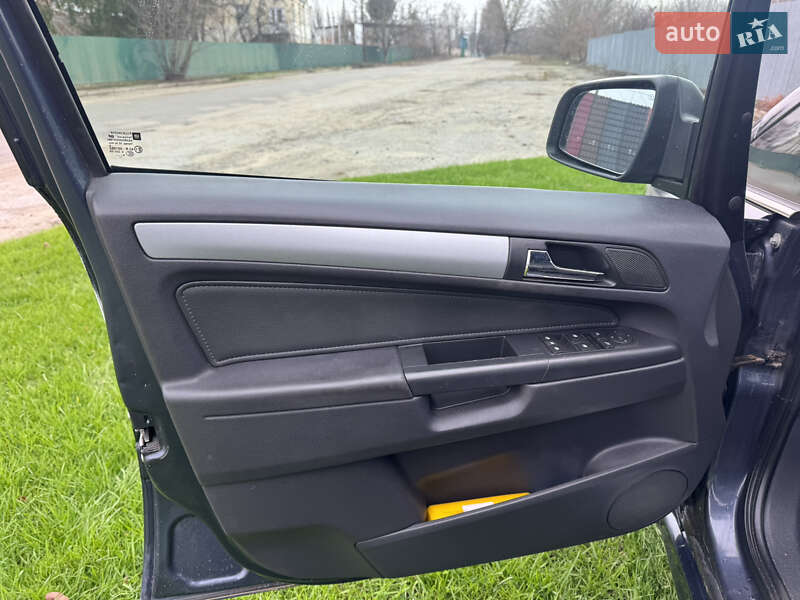 Минивэн Opel Zafira 2009 в Корсуне-Шевченковском