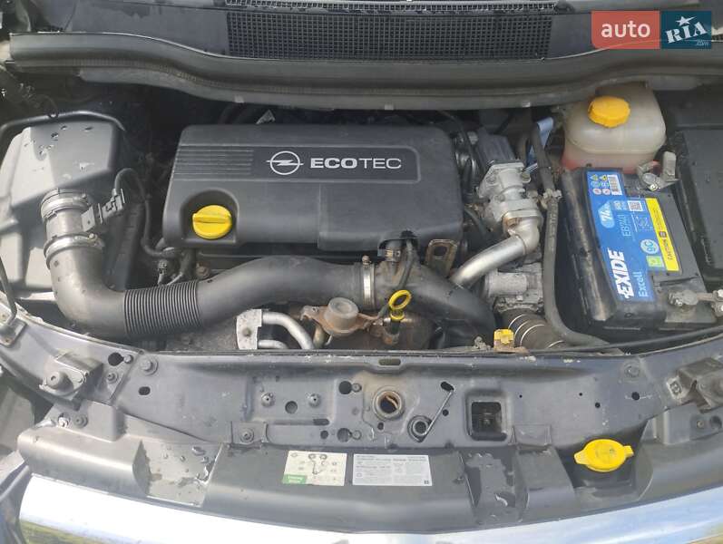 Минивэн Opel Zafira 2011 в Косове