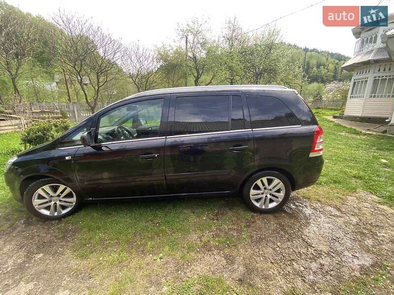 Минивэн Opel Zafira 2011 в Косове
