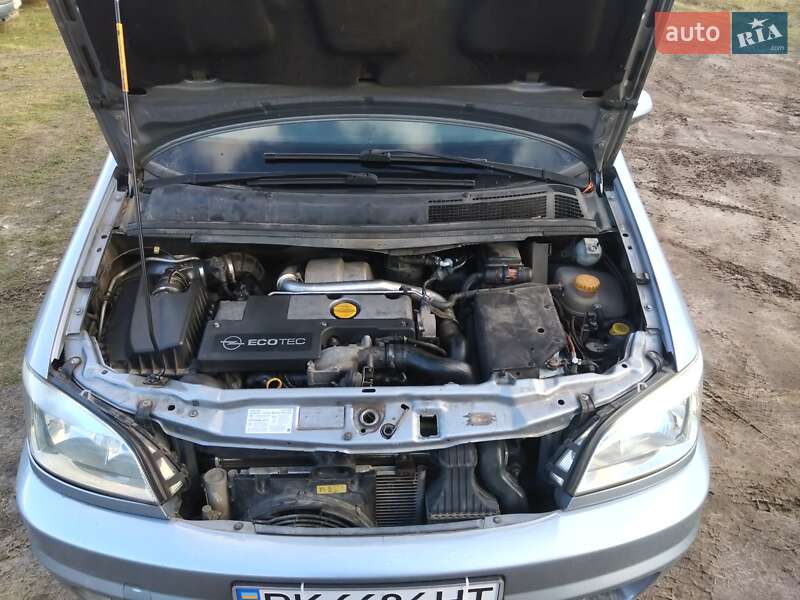 Минивэн Opel Zafira 2004 в Костополе