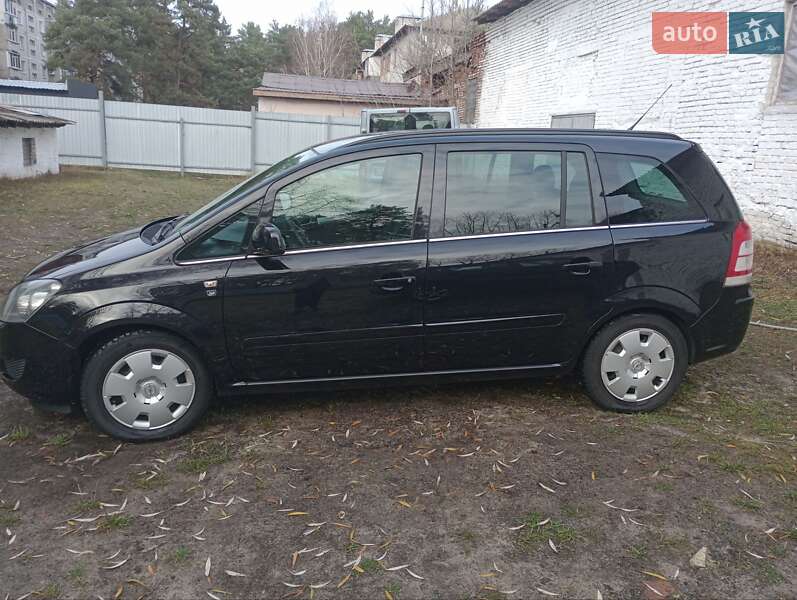 Мінівен Opel Zafira 2010 в Остер