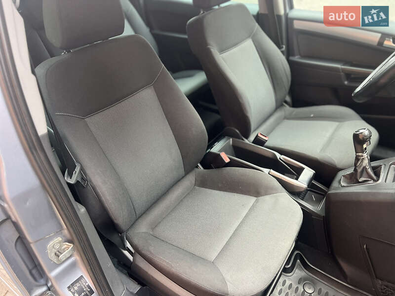 Мінівен Opel Zafira 2006 в Рівному