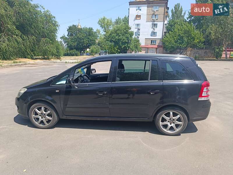 Минивэн Opel Zafira 2010 в Николаеве