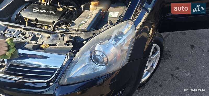 Минивэн Opel Zafira 2009 в Киеве