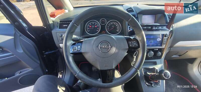 Минивэн Opel Zafira 2009 в Киеве