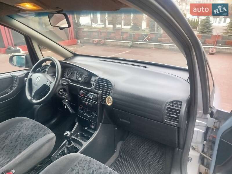 Мінівен Opel Zafira 2001 в Рівному