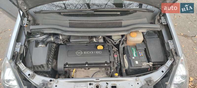 Минивэн Opel Zafira 2006 в Житомире