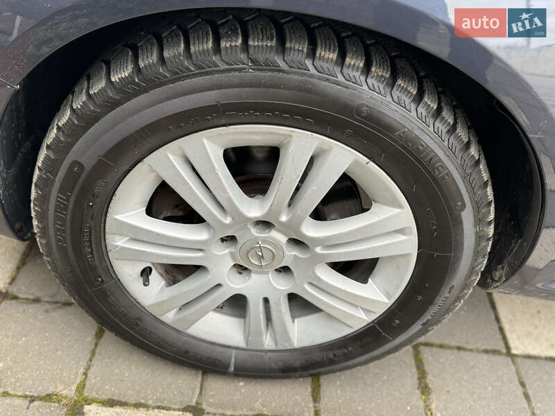 Мінівен Opel Zafira 2011 в Стрию