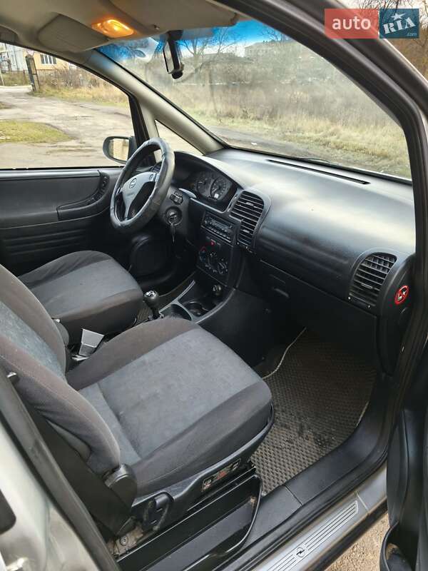 Минивэн Opel Zafira 2001 в Радомышле