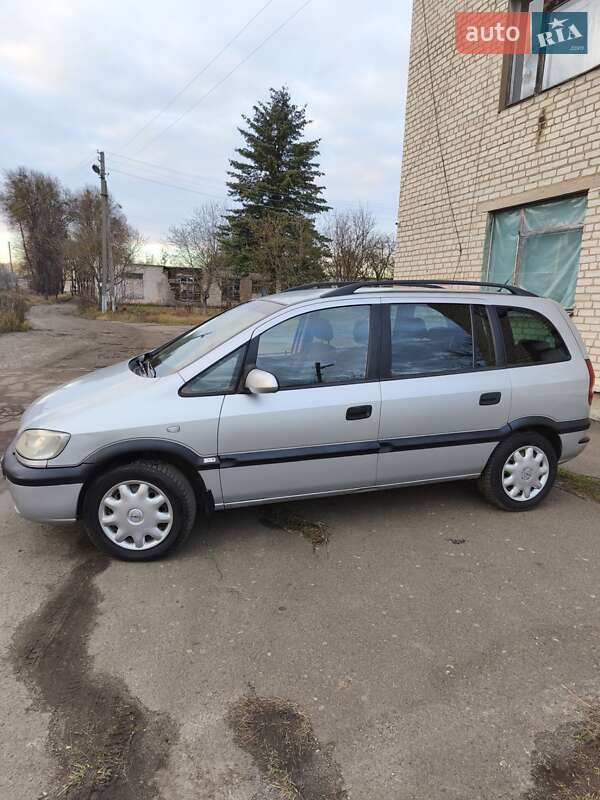 Минивэн Opel Zafira 2001 в Радомышле