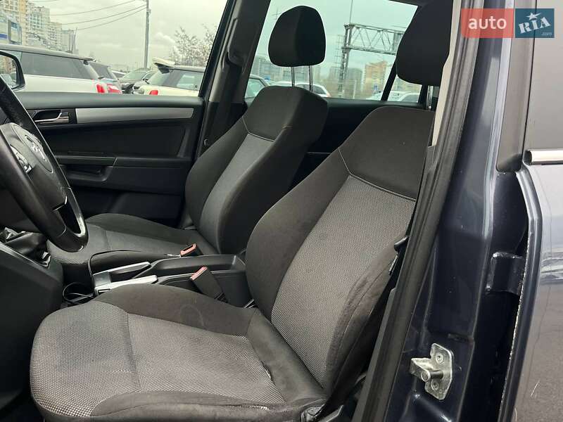 Мінівен Opel Zafira 2010 в Києві