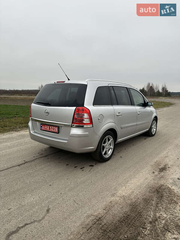 Мінівен Opel Zafira 2009 в Любешові