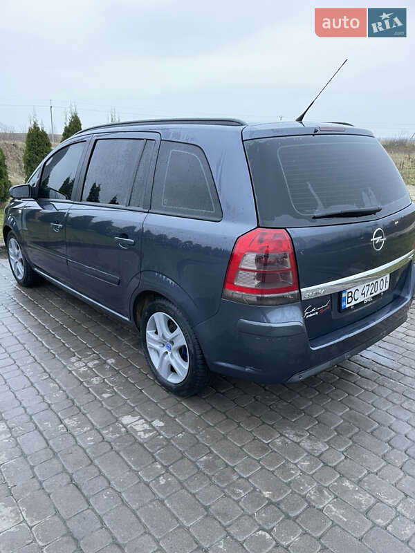 Минивэн Opel Zafira 2008 в Комарному
