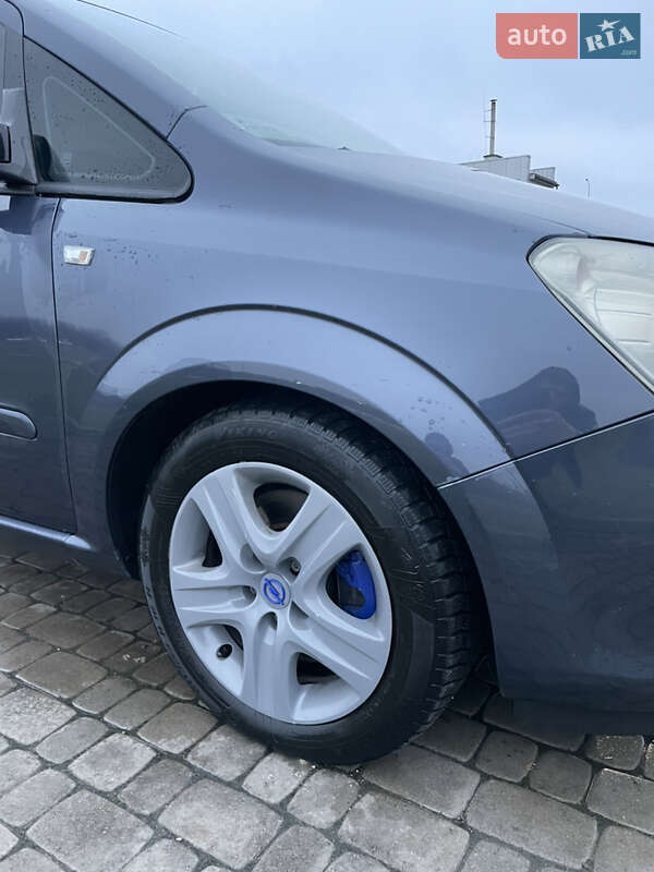 Минивэн Opel Zafira 2008 в Комарному