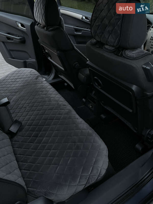 Минивэн Opel Zafira 2008 в Комарному