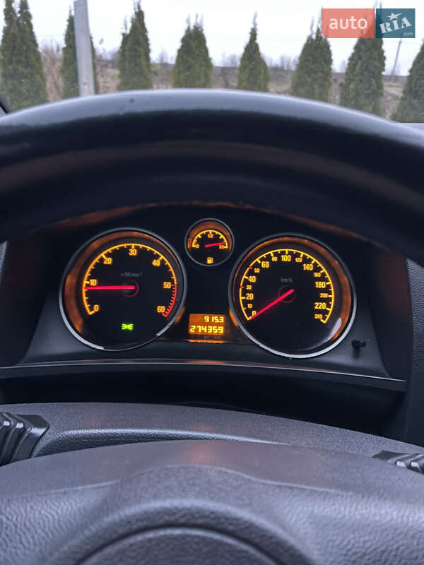 Минивэн Opel Zafira 2008 в Комарному