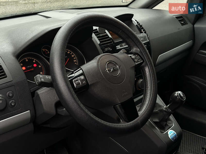 Минивэн Opel Zafira 2011 в Николаеве