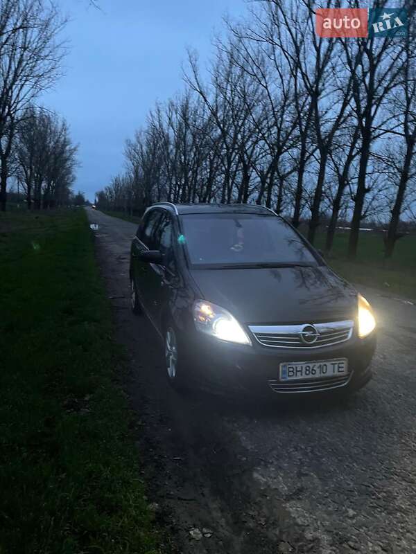 Минивэн Opel Zafira 2008 в Измаиле