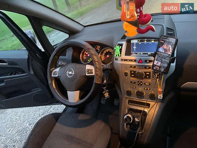 Минивэн Opel Zafira 2008 в Измаиле