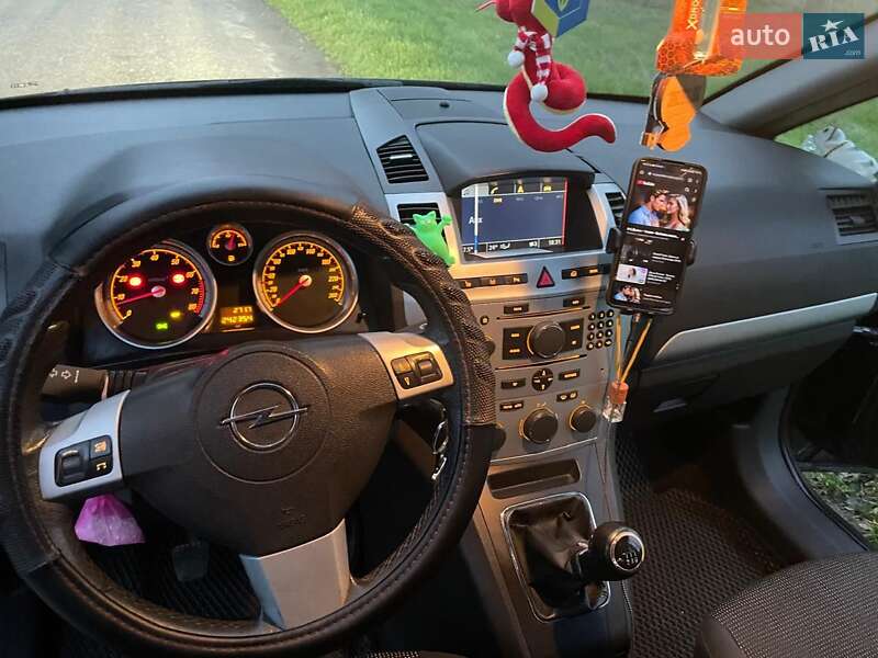 Минивэн Opel Zafira 2008 в Измаиле