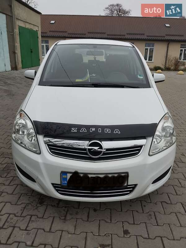 Минивэн Opel Zafira 2009 в Баре фото Минивэн Opel Zafira 2009 в Баре