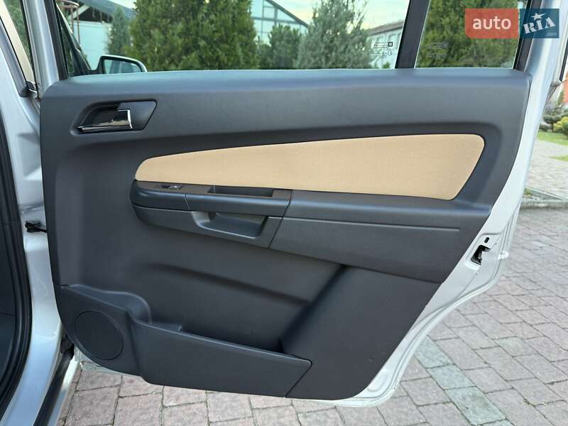 Минивэн Opel Zafira 2011 в Стрые