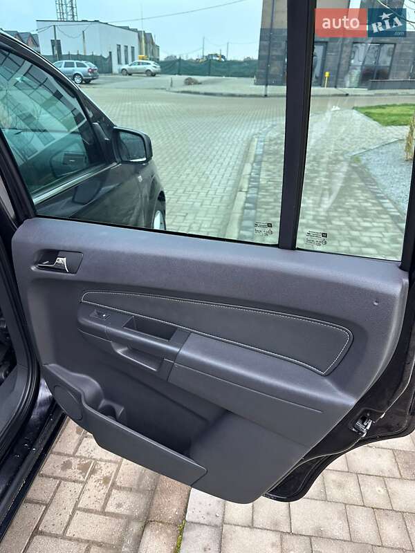 Минивэн Opel Zafira 2010 в Луцке фото 22 Минивэн Opel Zafira 2010 в Луцке