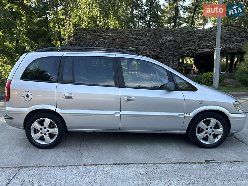 Минивэн Opel Zafira 2004 в Киеве