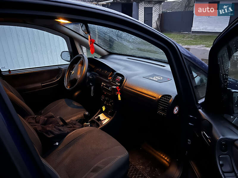 Мінівен Opel Zafira 2000 в Рівному