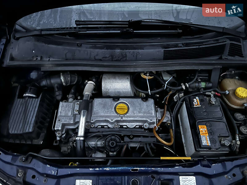 Мінівен Opel Zafira 2000 в Рівному