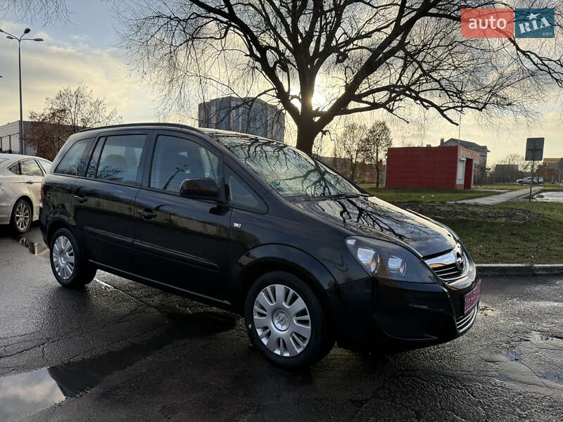 Минивэн Opel Zafira 2010 в Борисполе