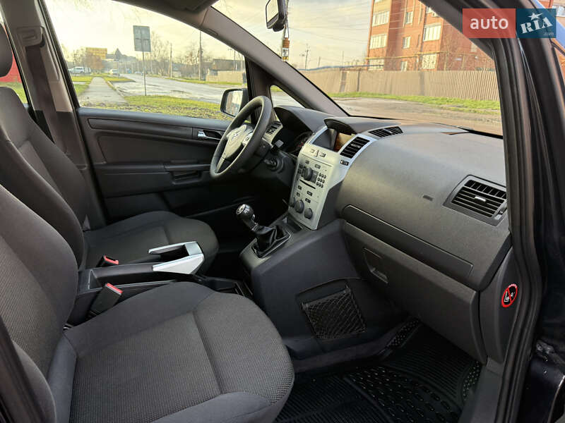 Минивэн Opel Zafira 2010 в Борисполе