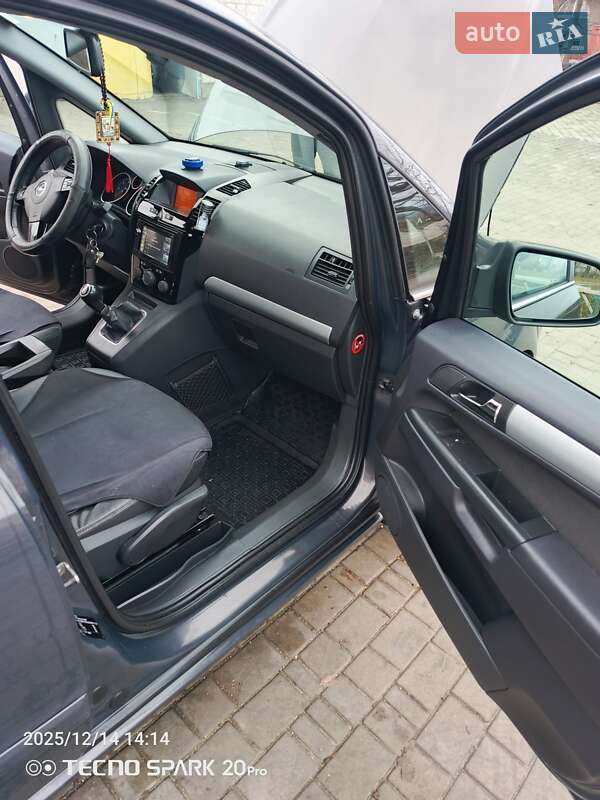 Минивэн Opel Zafira 2013 в Волочиске