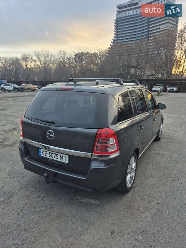 Минивэн Opel Zafira 2010 в Днепре