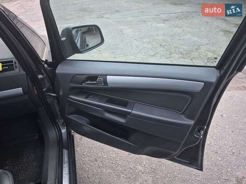 Минивэн Opel Zafira 2010 в Днепре