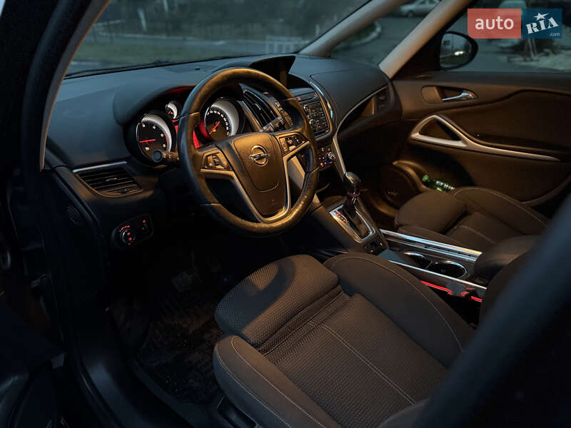 Минивэн Opel Zafira 2014 в Полтаве