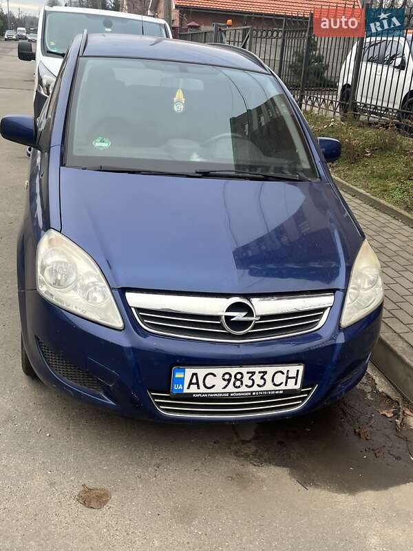 Минивэн Opel Zafira 2009 в Нововолынске