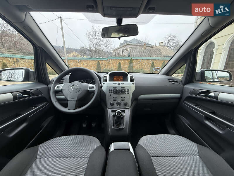 Минивэн Opel Zafira 2009 в Могилев-Подольске